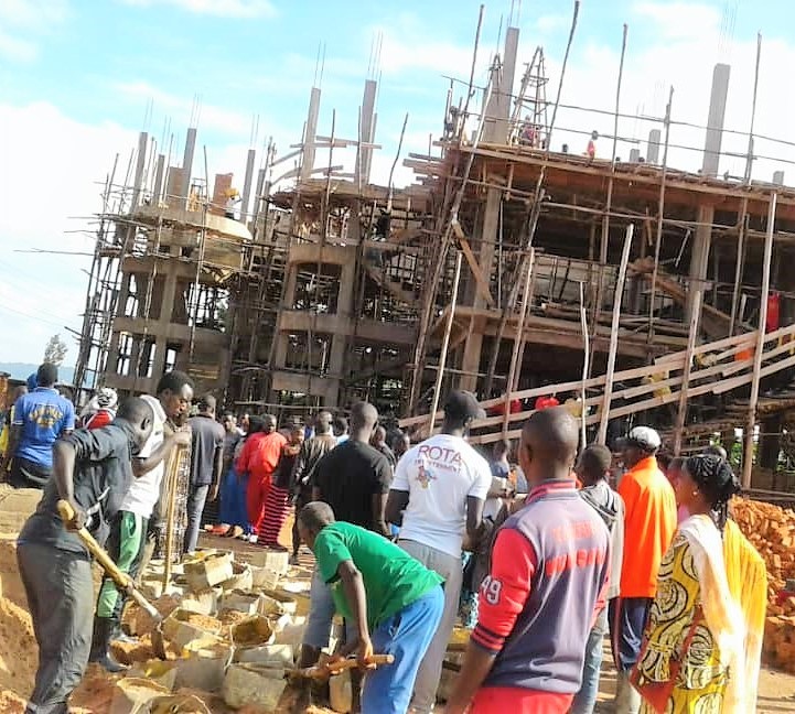 17. Binôme « Travaux communautaires » : construction de l’École technique secondaire du quartier Kinyami II, Ngozi, 25 mai 2019