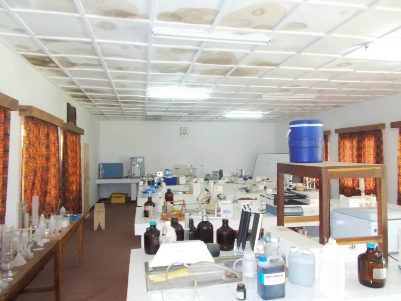 Figura 8: Fotografia da sala principal do laboratório de pedologia da Faculdade de Agricultura da Universidade Católica de Moçambique 
